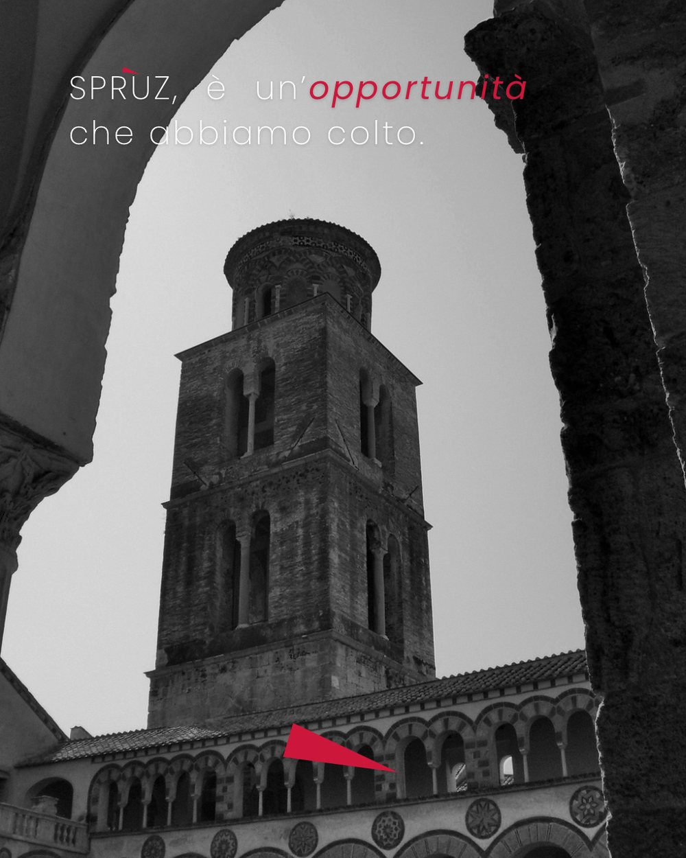 Il campanile del Duomo di Salerno in bianco e nero